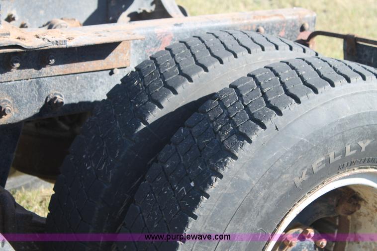 image for item J1421 1972 Mack R685 semi truck