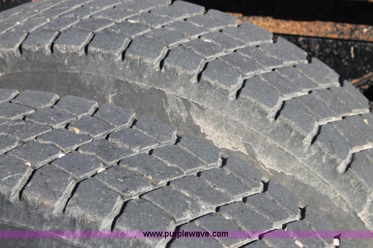 image for item J1421 1972 Mack R685 semi truck