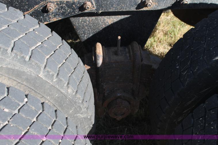 image for item J1421 1972 Mack R685 semi truck