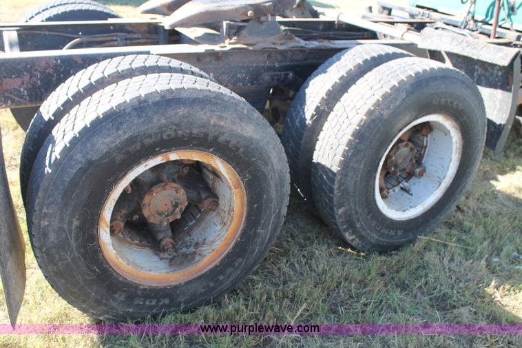 image for item J1421 1972 Mack R685 semi truck