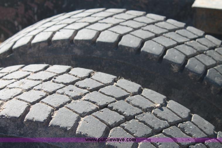 image for item J1421 1972 Mack R685 semi truck