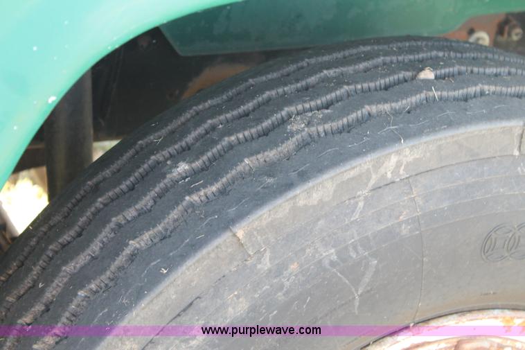 image for item J1421 1972 Mack R685 semi truck