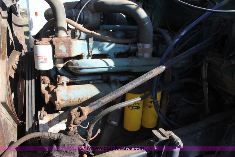 image for item J1421 1972 Mack R685 semi truck