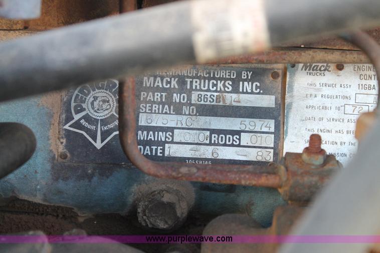 image for item J1421 1972 Mack R685 semi truck