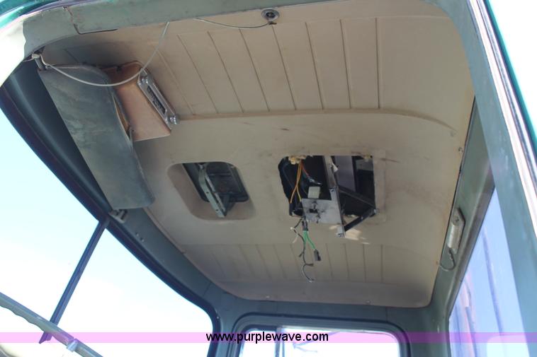 image for item J1421 1972 Mack R685 semi truck