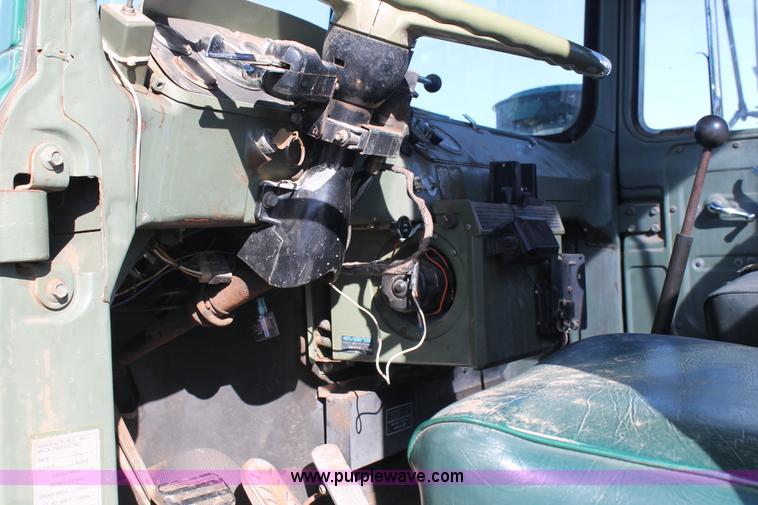 image for item J1421 1972 Mack R685 semi truck