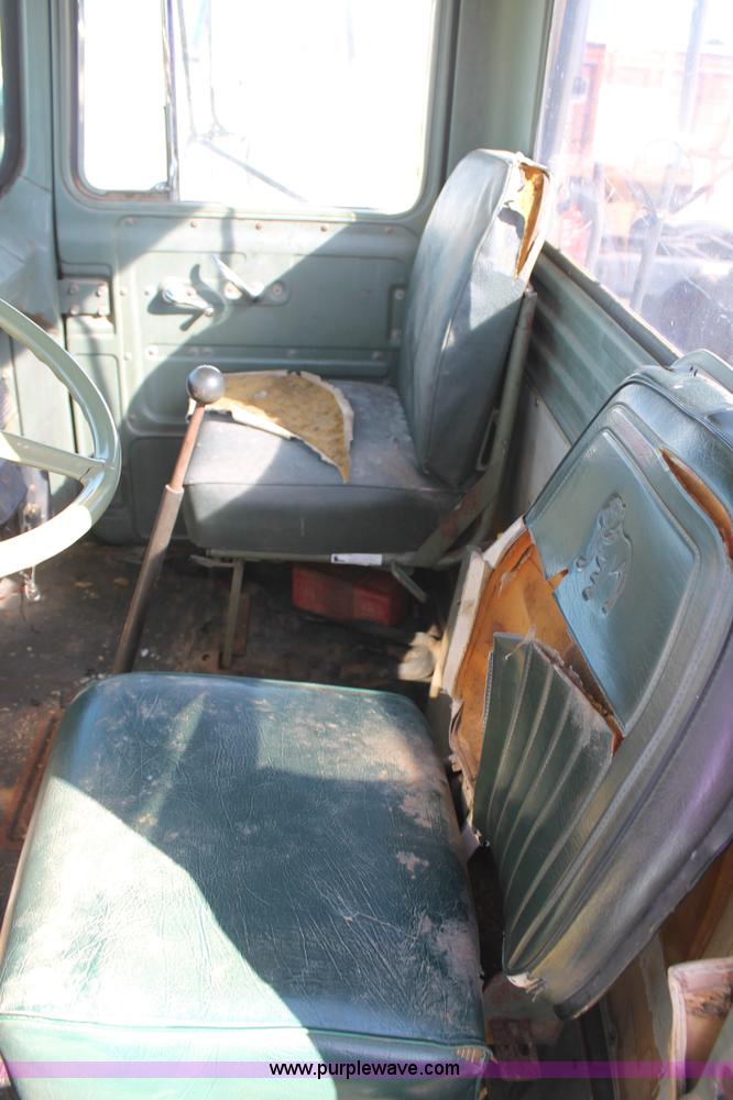 image for item J1421 1972 Mack R685 semi truck