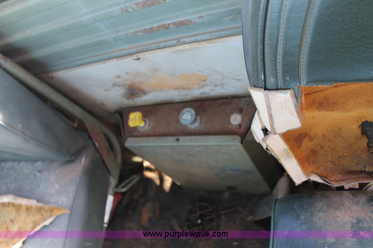 image for item J1421 1972 Mack R685 semi truck