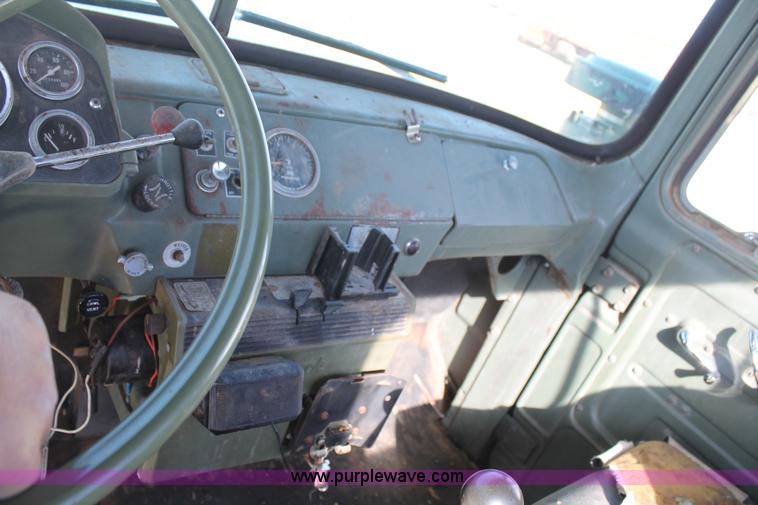 image for item J1421 1972 Mack R685 semi truck