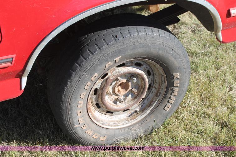 image for item J1422 1995 Ford F150 pickup truck