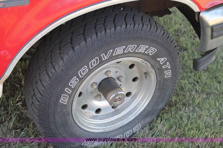 image for item J1422 1995 Ford F150 pickup truck