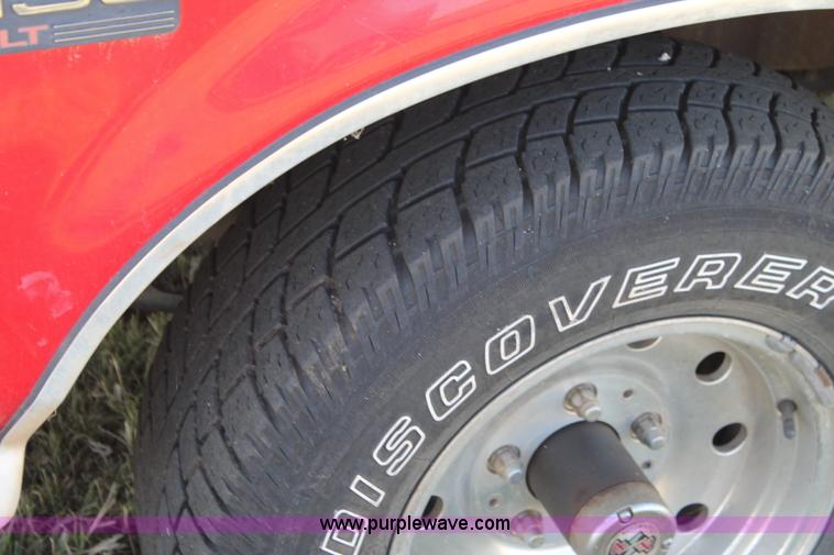 image for item J1422 1995 Ford F150 pickup truck