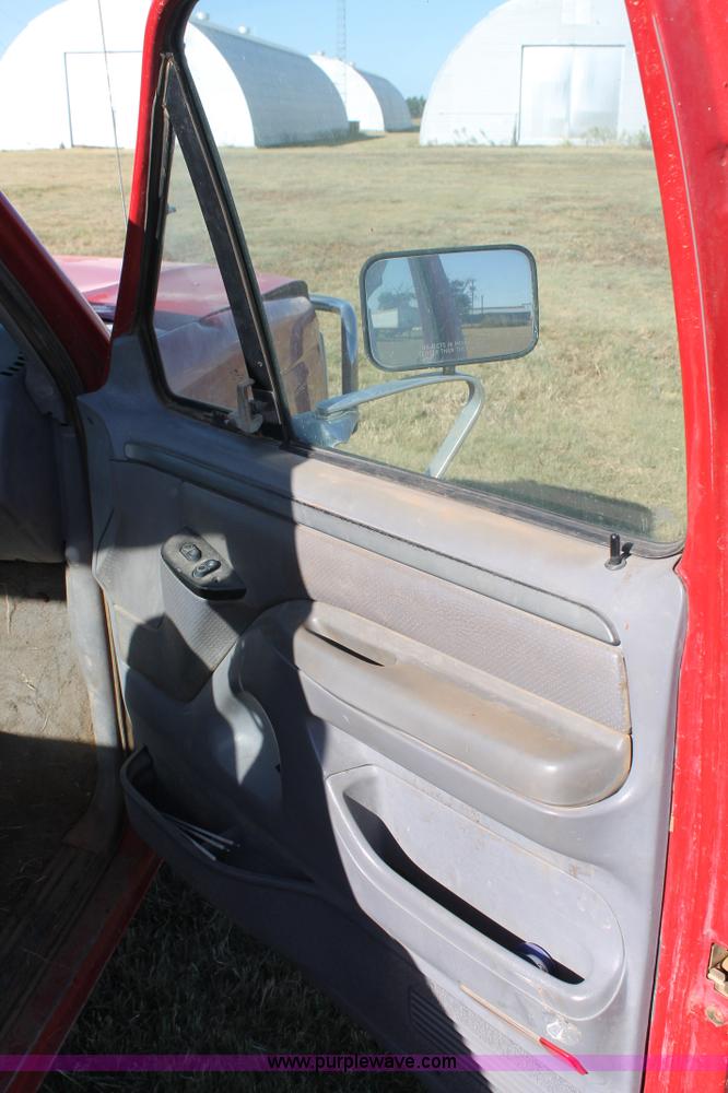 image for item J1422 1995 Ford F150 pickup truck