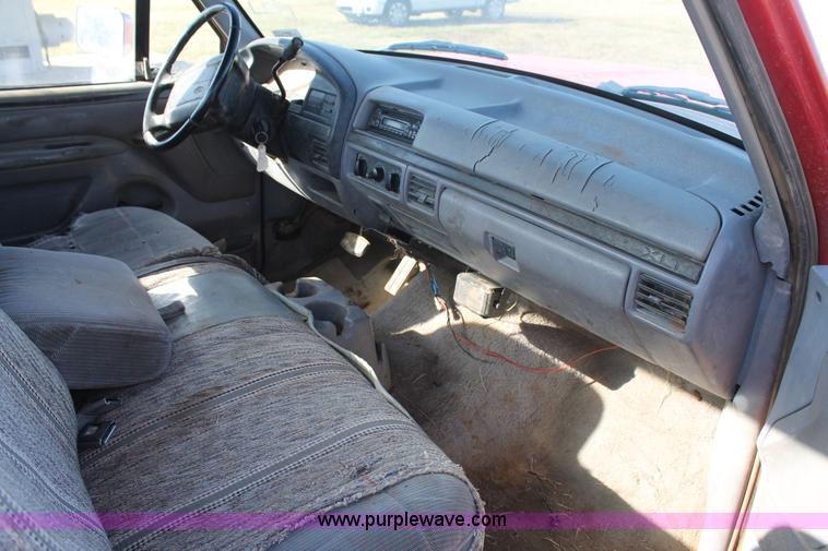 image for item J1422 1995 Ford F150 pickup truck