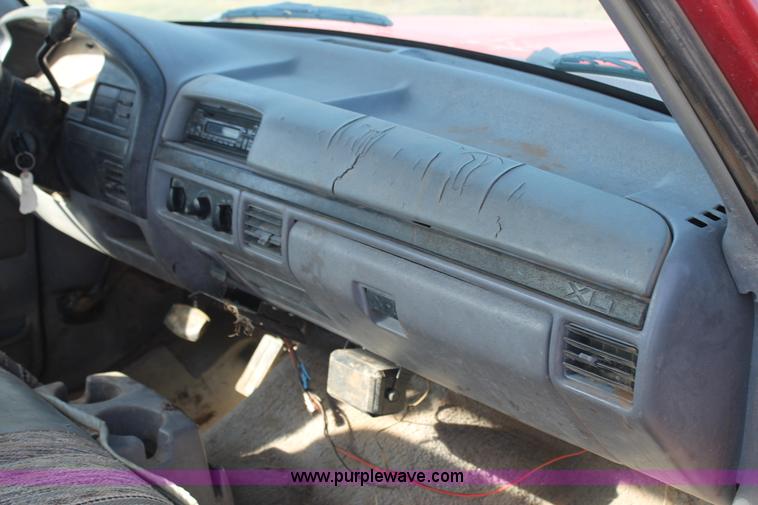 image for item J1422 1995 Ford F150 pickup truck