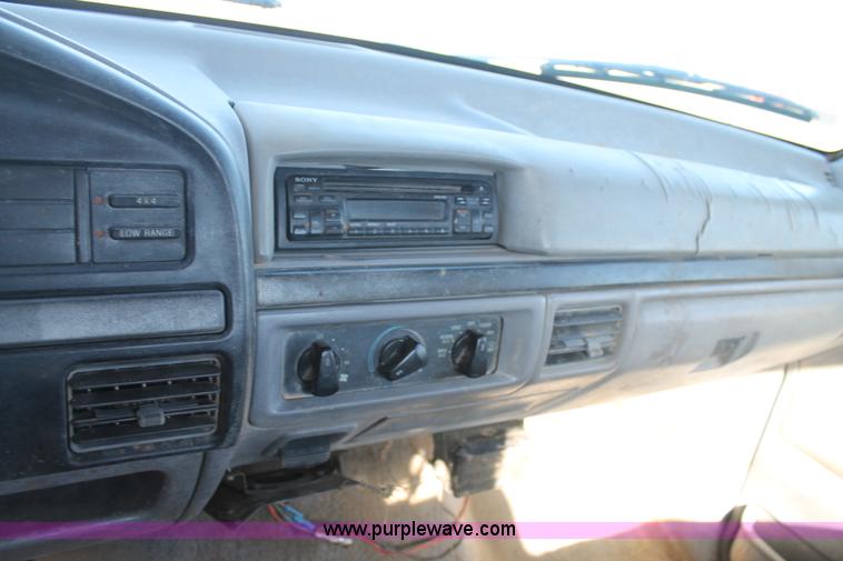 image for item J1422 1995 Ford F150 pickup truck