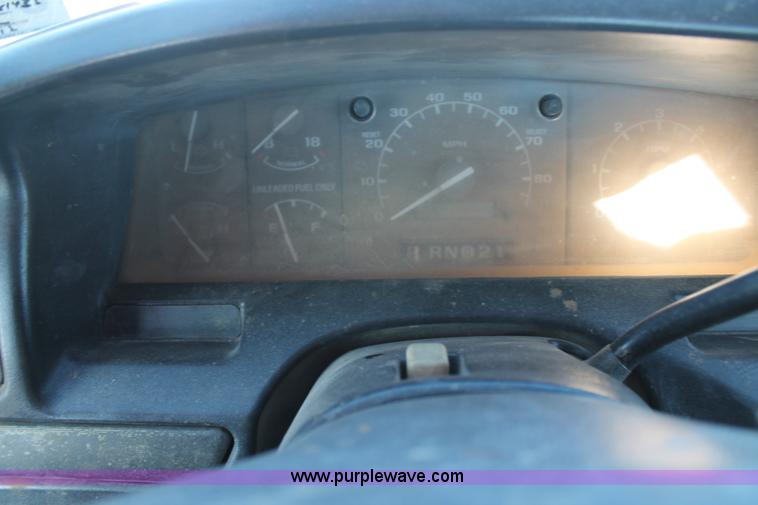 image for item J1422 1995 Ford F150 pickup truck