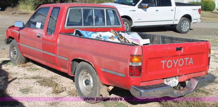 image for item J1425 1991 Toyota Xtracab pickup truck