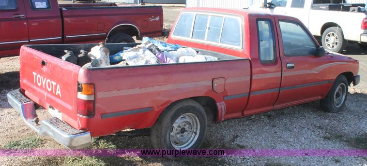 image for item J1425 1991 Toyota Xtracab pickup truck