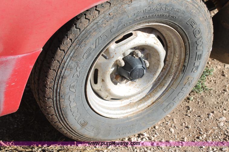 image for item J1425 1991 Toyota Xtracab pickup truck