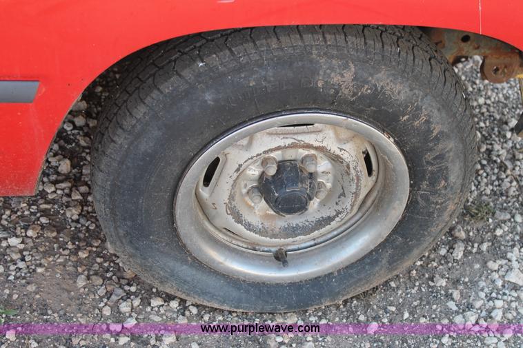 image for item J1425 1991 Toyota Xtracab pickup truck