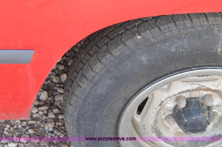 image for item J1425 1991 Toyota Xtracab pickup truck