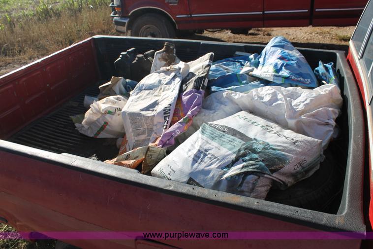 image for item J1425 1991 Toyota Xtracab pickup truck