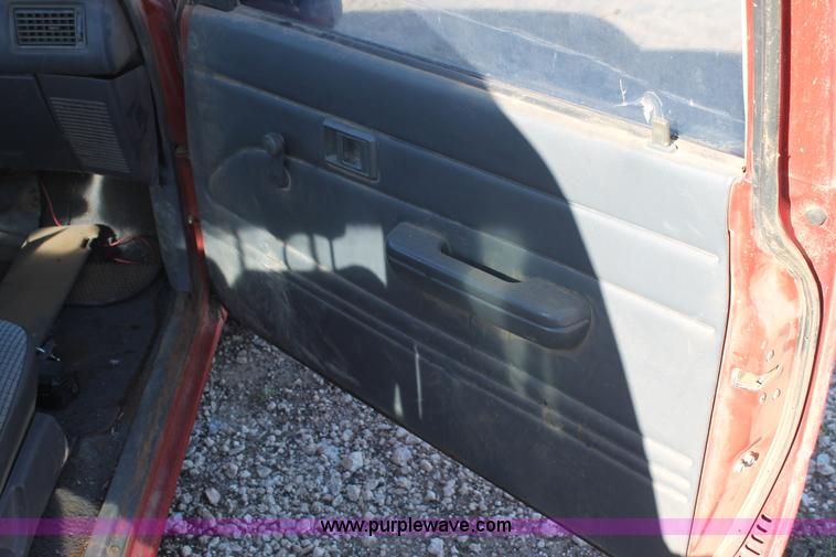 image for item J1425 1991 Toyota Xtracab pickup truck