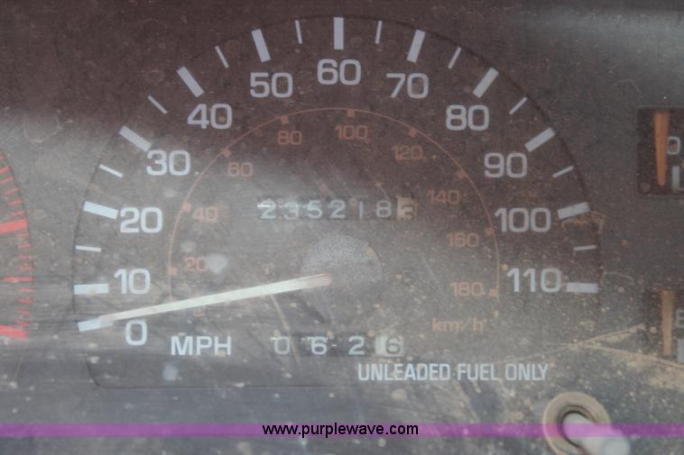 image for item J1425 1991 Toyota Xtracab pickup truck