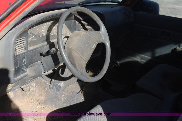 image for item J1425 1991 Toyota Xtracab pickup truck