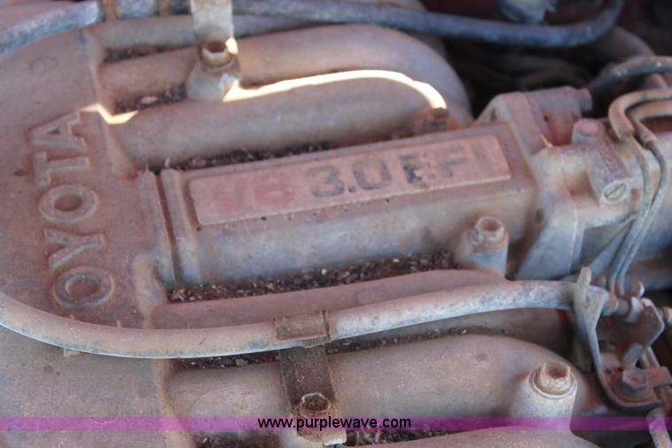 image for item J1425 1991 Toyota Xtracab pickup truck