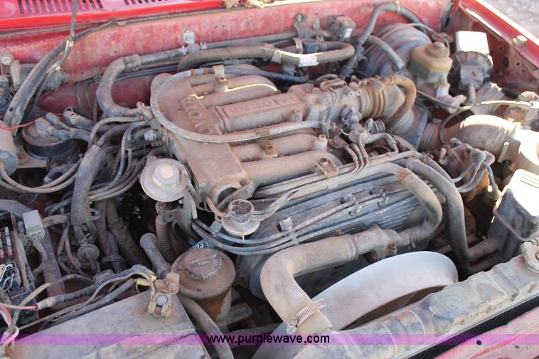 image for item J1425 1991 Toyota Xtracab pickup truck