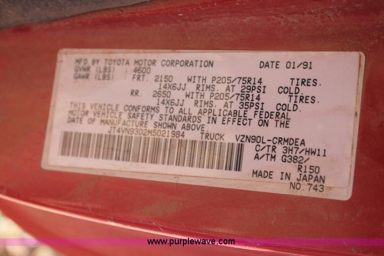 image for item J1425 1991 Toyota Xtracab pickup truck