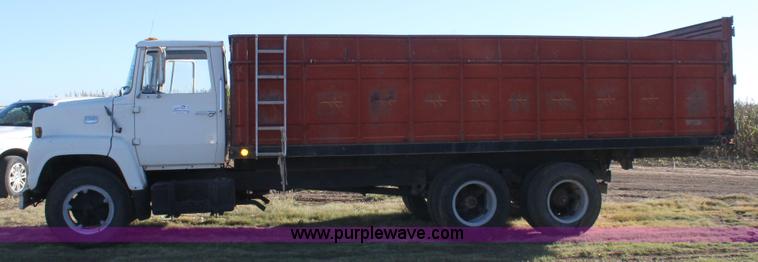 image for item J1428 1976 Ford grain truck