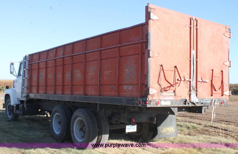 image for item J1428 1976 Ford grain truck