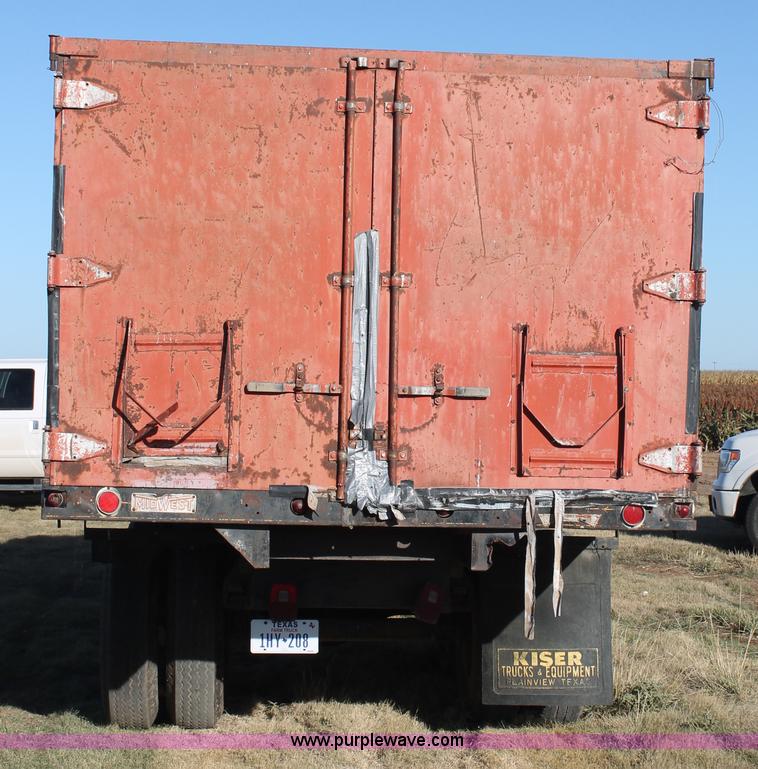 image for item J1428 1976 Ford grain truck