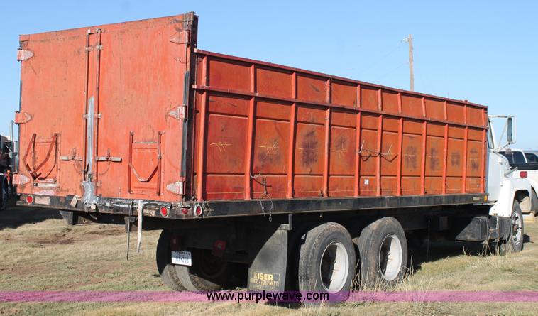 image for item J1428 1976 Ford grain truck