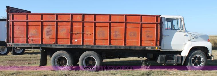 image for item J1428 1976 Ford grain truck
