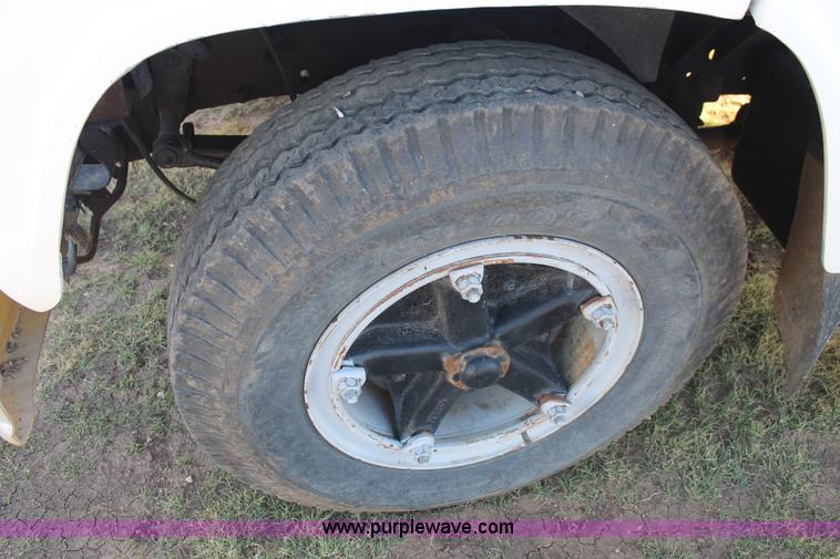 image for item J1428 1976 Ford grain truck