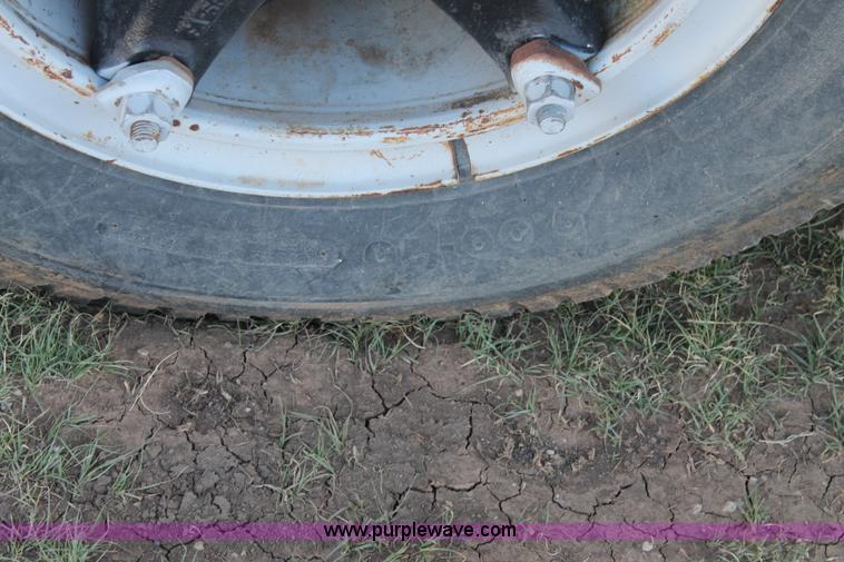 image for item J1428 1976 Ford grain truck