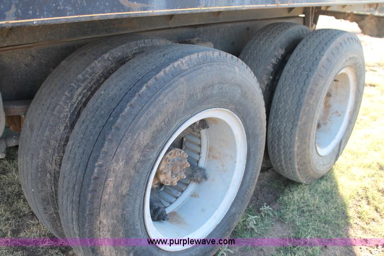 image for item J1428 1976 Ford grain truck