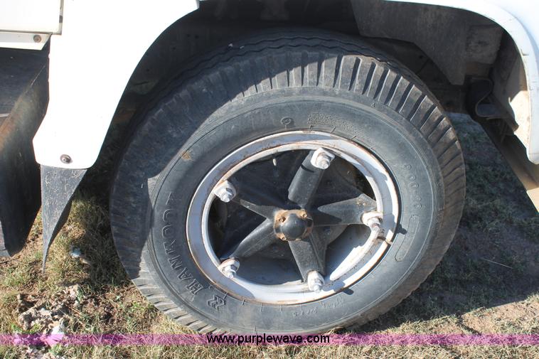 image for item J1428 1976 Ford grain truck