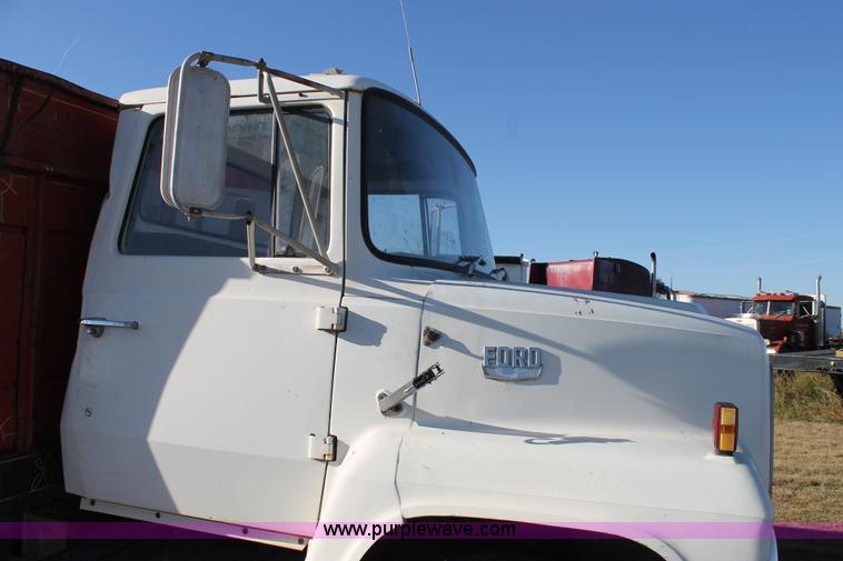 image for item J1428 1976 Ford grain truck