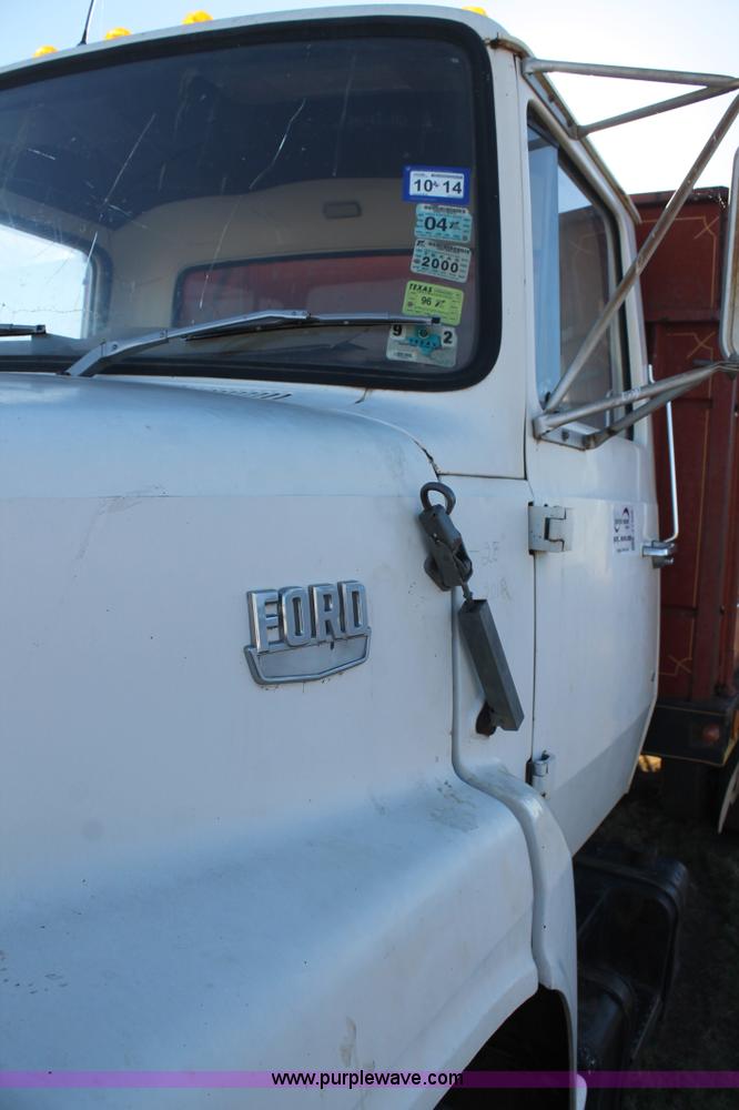 image for item J1428 1976 Ford grain truck