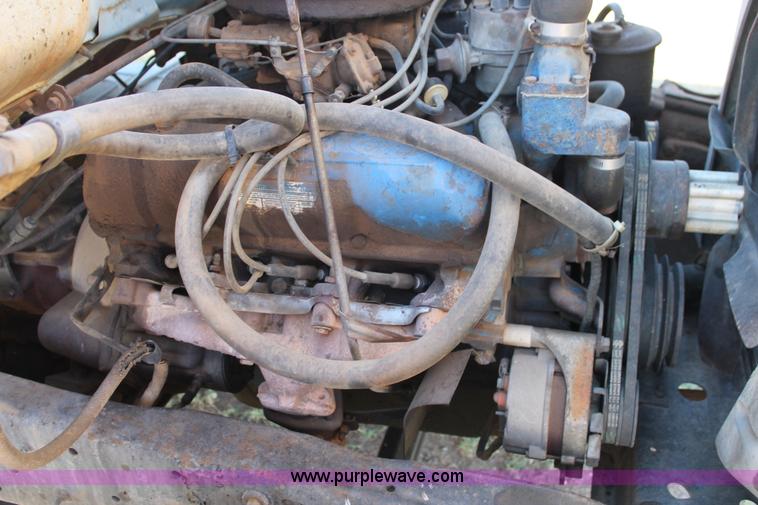 image for item J1428 1976 Ford grain truck