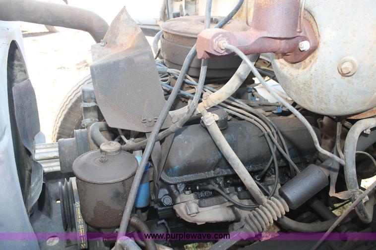 image for item J1428 1976 Ford grain truck