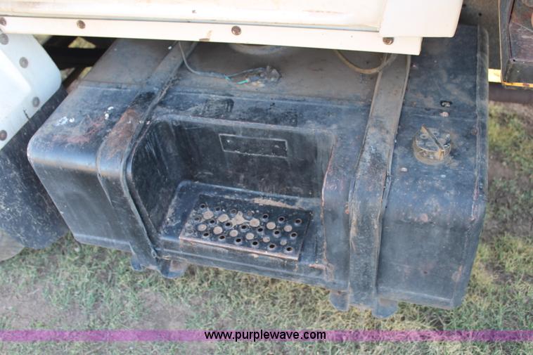 image for item J1428 1976 Ford grain truck