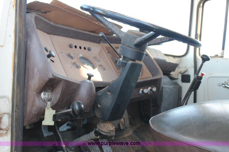 image for item J1428 1976 Ford grain truck