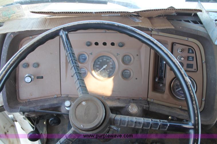 image for item J1428 1976 Ford grain truck