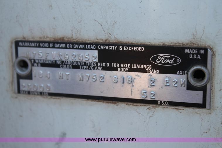 image for item J1428 1976 Ford grain truck